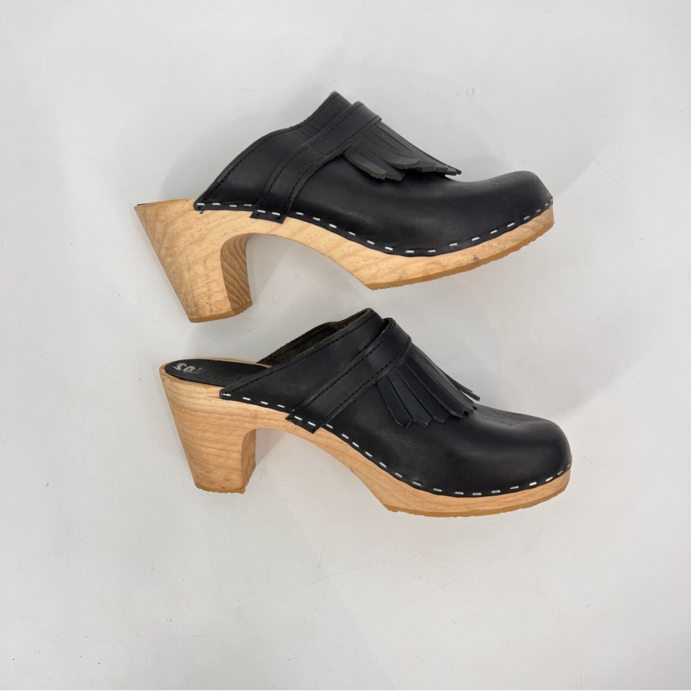 Sandgreens fringe black leather Clogs 39